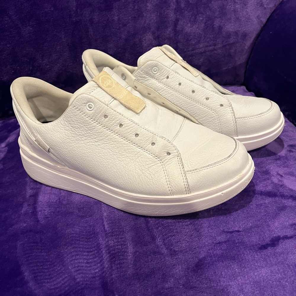 Kizik Laceless White Leather Sneakers